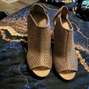 Lifestride wedges tan size 10